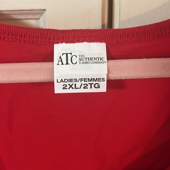 A red Canada tank top in 2XL in Womens - Picture 4 of 5